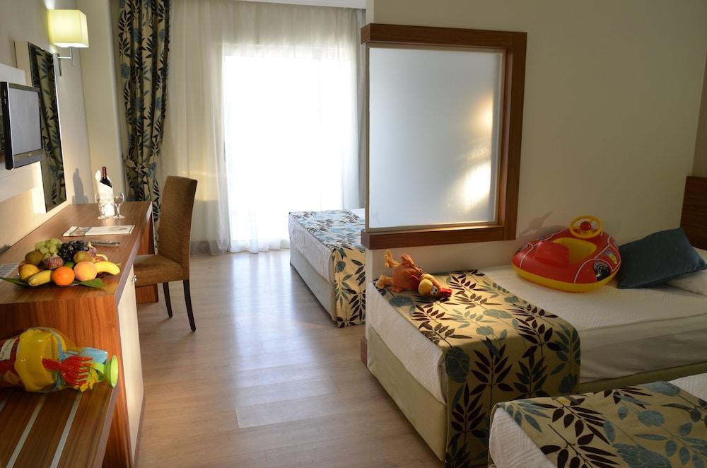 Greenwood Kemer Resort Bagian luar foto