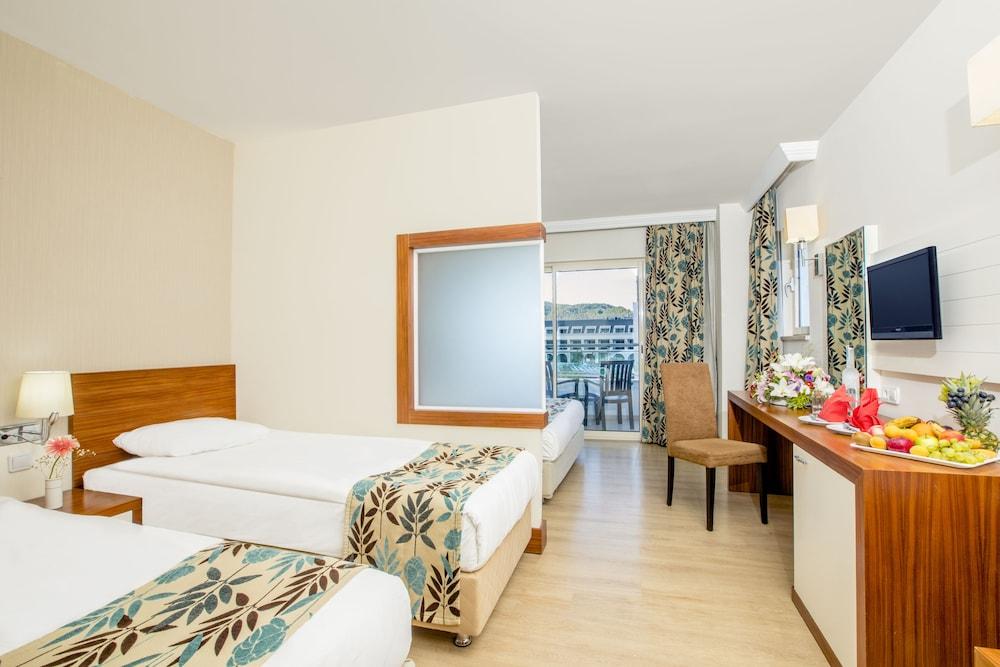 Greenwood Kemer Resort Bagian luar foto