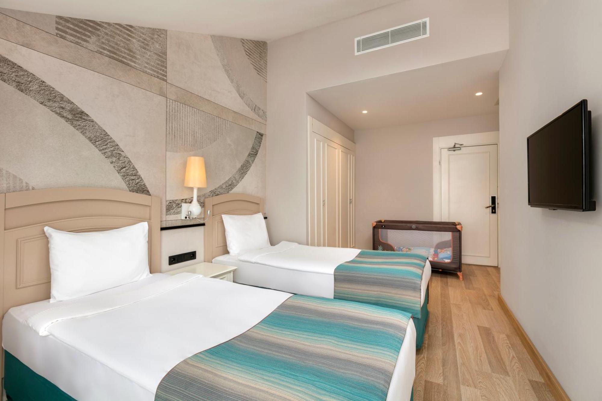 Greenwood Kemer Resort Bagian luar foto